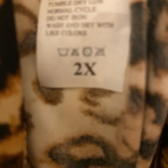 Flattering Top. - Picture 4 of 4